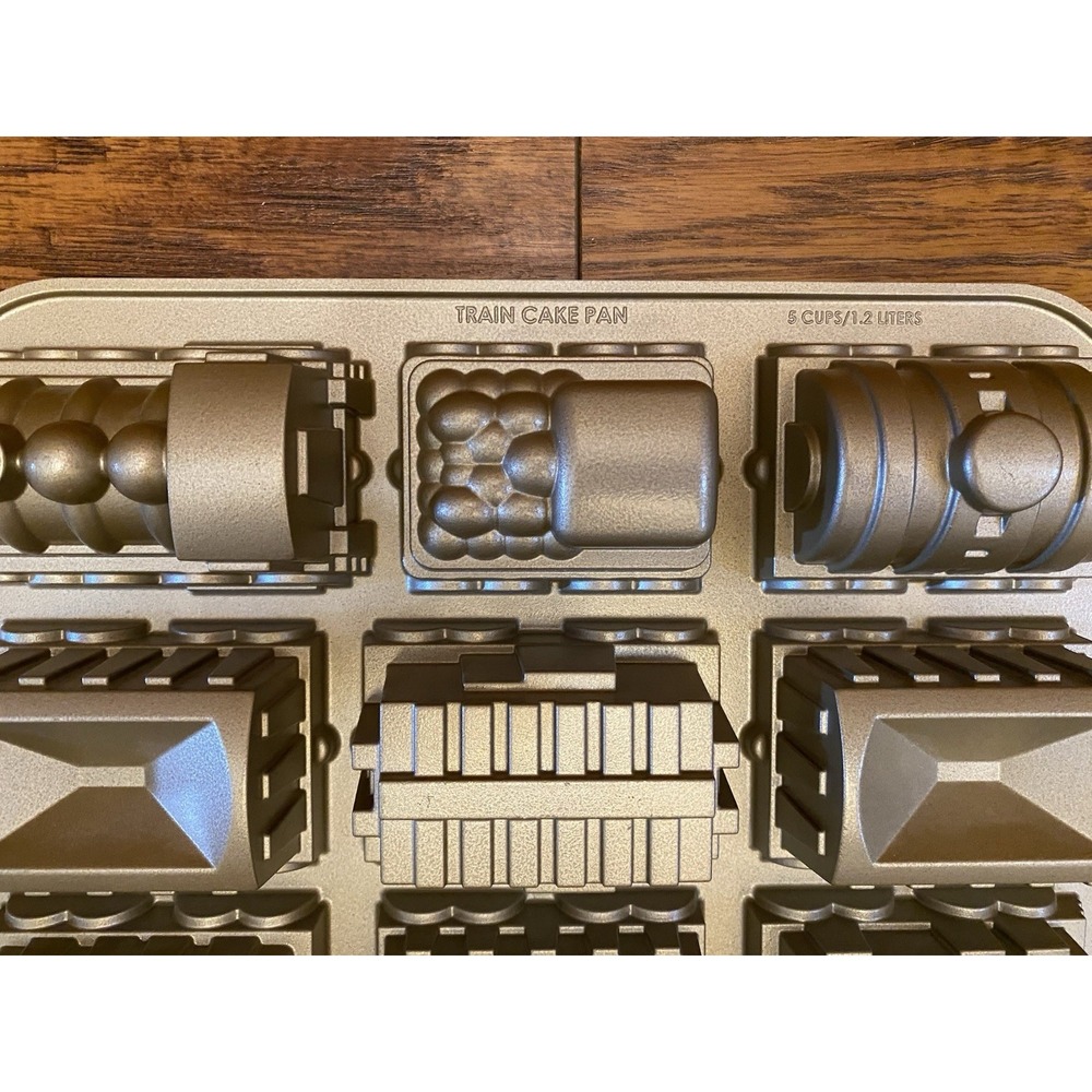 NEW Williams Sonoma Nordic Ware Railway Cake Pan Train 9 Cars 3D Mold USA - Picture 4 of 5